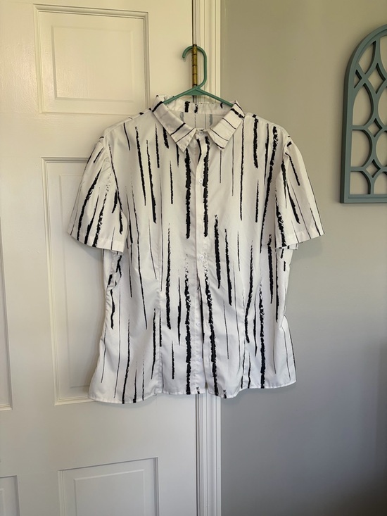 Tops - Women's White Short-Sleeve Button-Down Shirt with Black Stripe Print